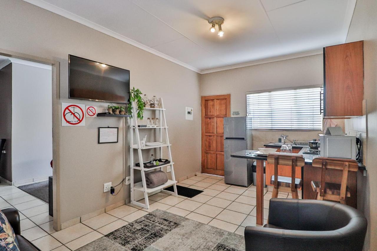 Rudman Townhouses - Or Tambo Airport Boksburg Buitenkant foto