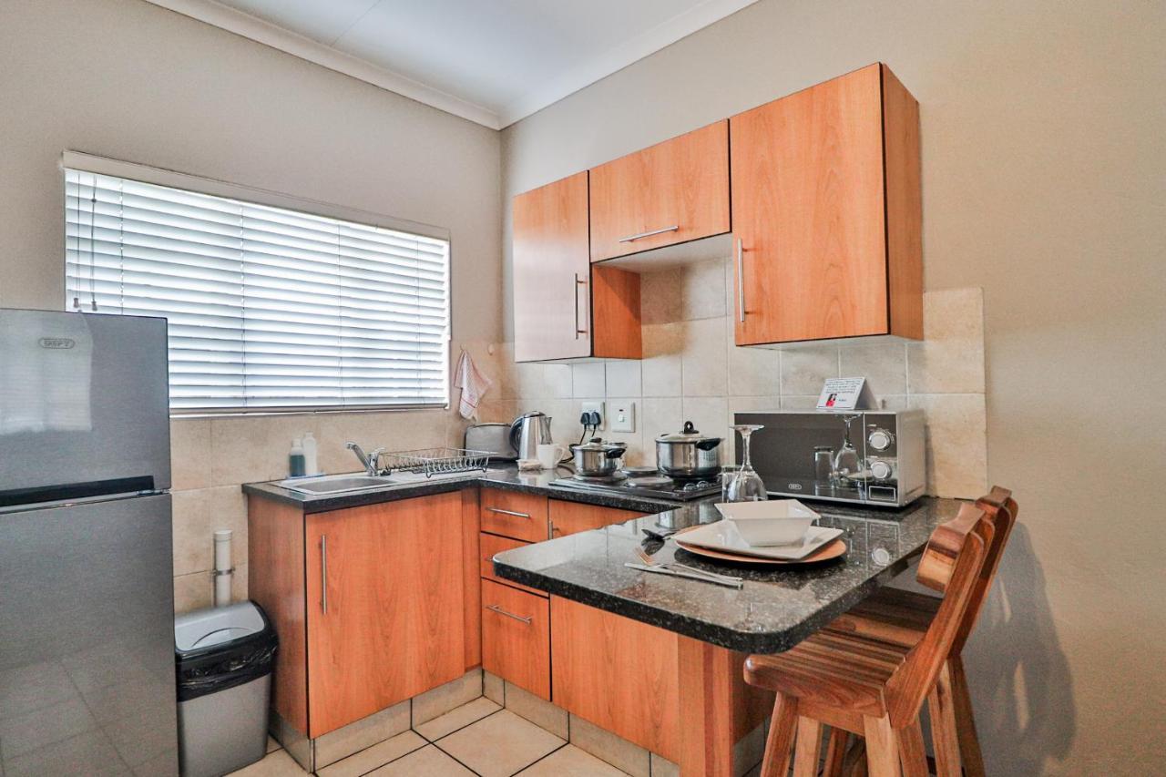 Rudman Townhouses - Or Tambo Airport Boksburg Buitenkant foto