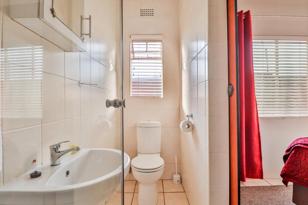 Rudman Townhouses - Or Tambo Airport Boksburg Buitenkant foto