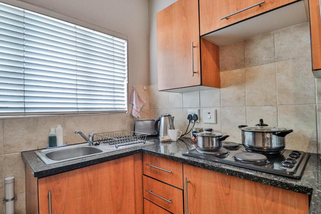 Rudman Townhouses - Or Tambo Airport Boksburg Buitenkant foto