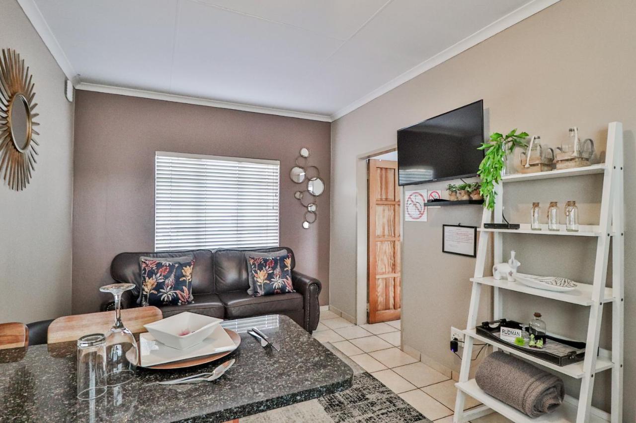 Rudman Townhouses - Or Tambo Airport Boksburg Buitenkant foto