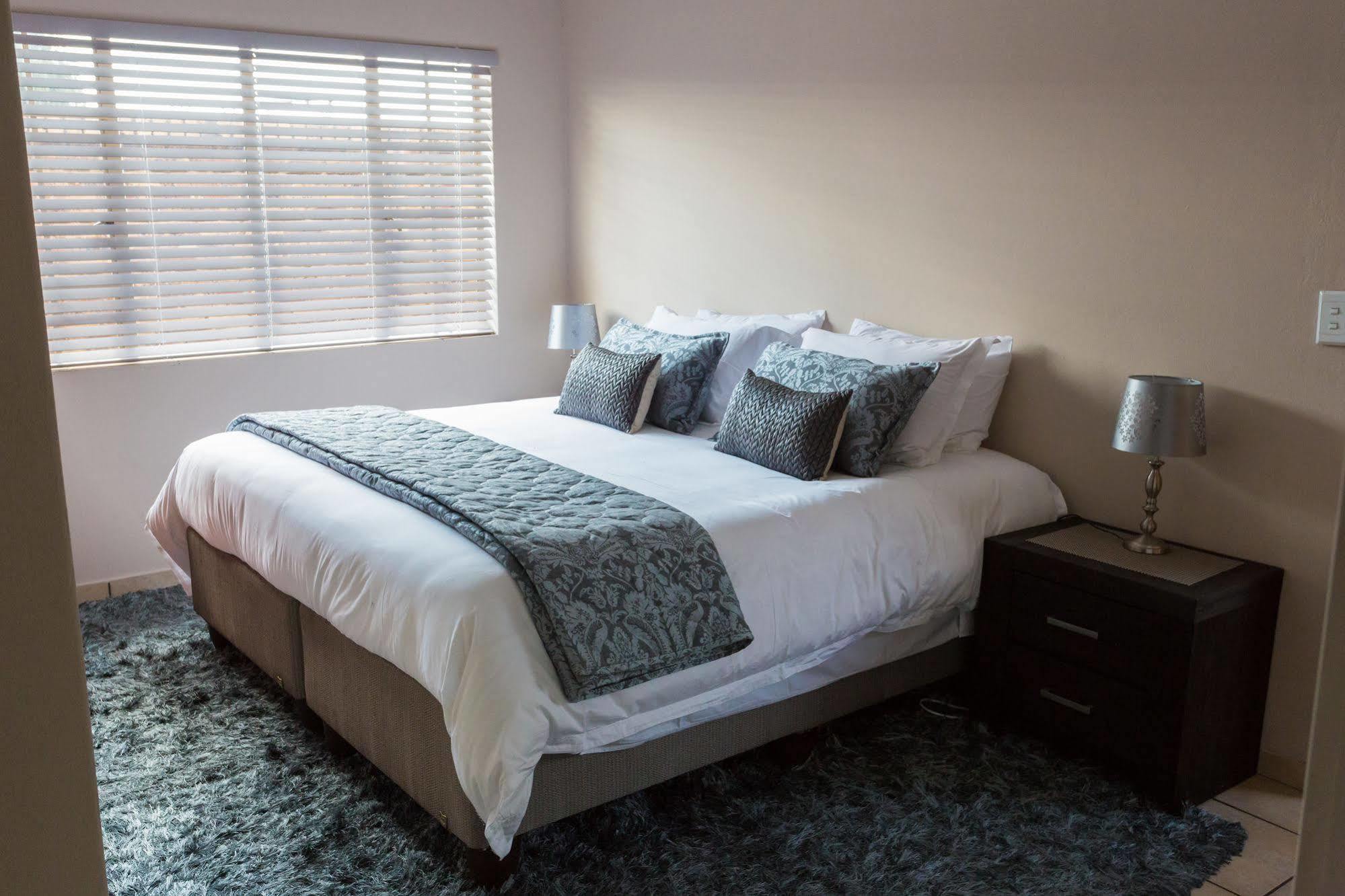 Rudman Townhouses - Or Tambo Airport Boksburg Buitenkant foto